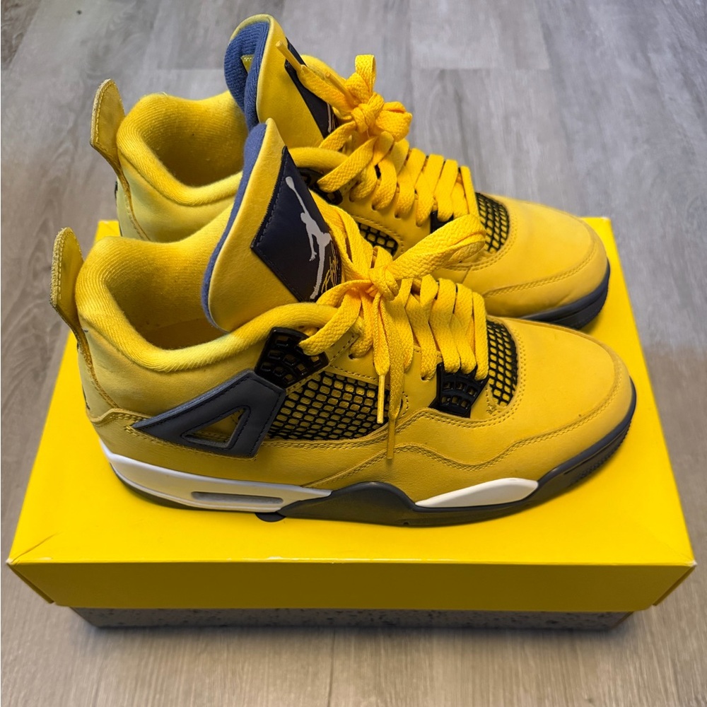 Jordan 4 Retro Lightening Sz 8 - Picture 3 of 7